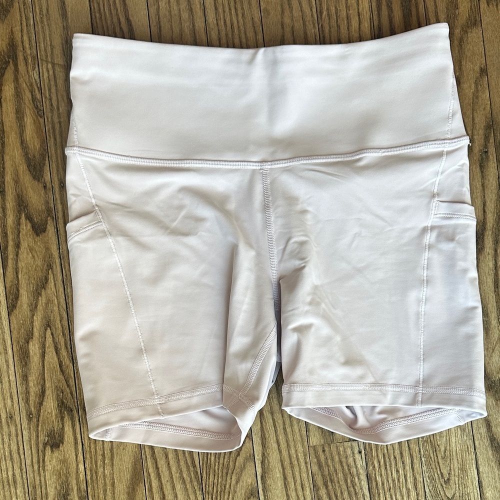 Athleta Interval Stash High Rise 5" Short pale pink pockets yoga small EUC